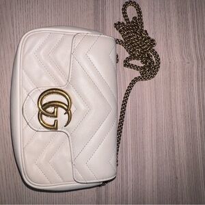 Chic White Quilted Crossbody Bag with Gold Chain